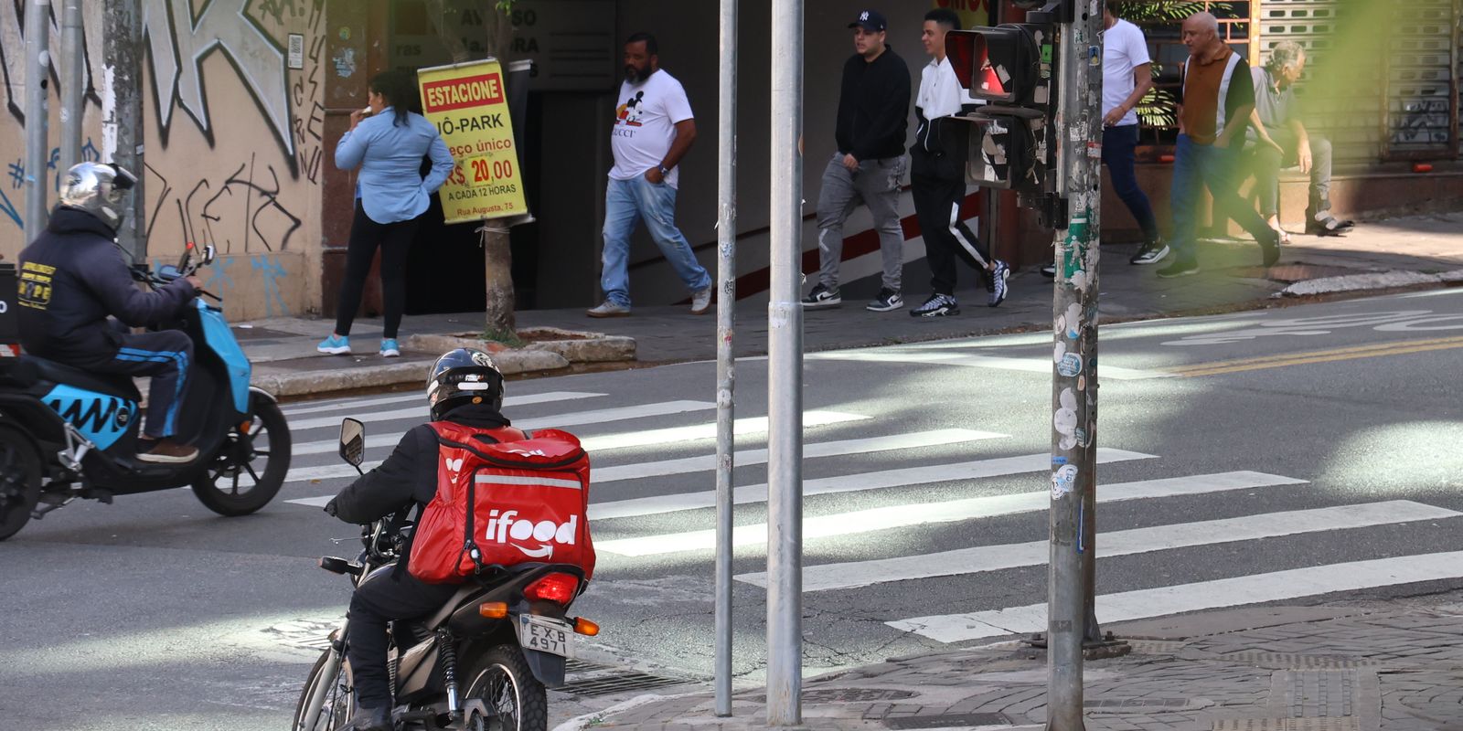 INSS e iFood devem atender entregadores acidentados em serviço