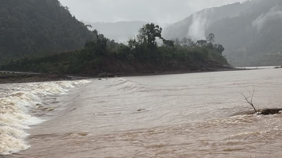 Ponte entre Bento Gonçalves e Cotiporã segue interditada devido a deslocamento estrutural e cheia do Rio das Antas
