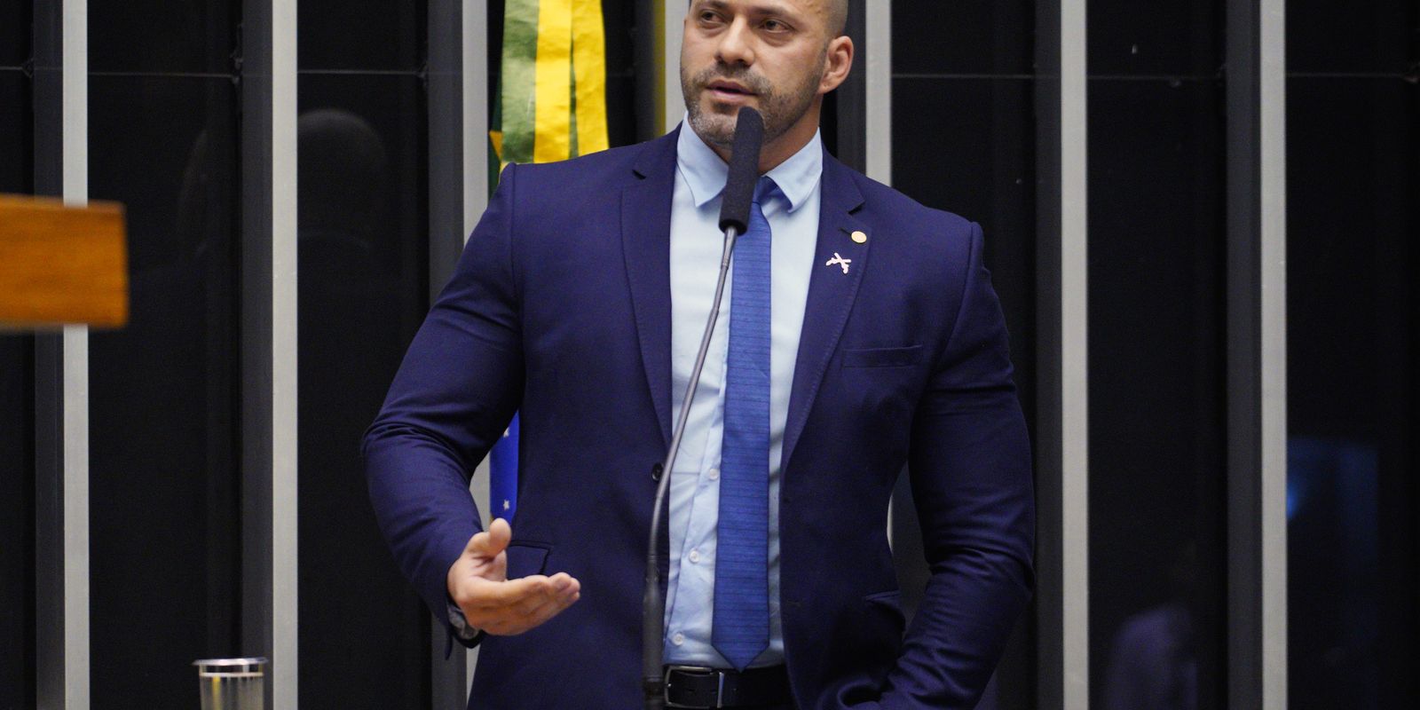 Alexandre de Moraes cobra explicações de Daniel Silveira por descumprimento de decisão