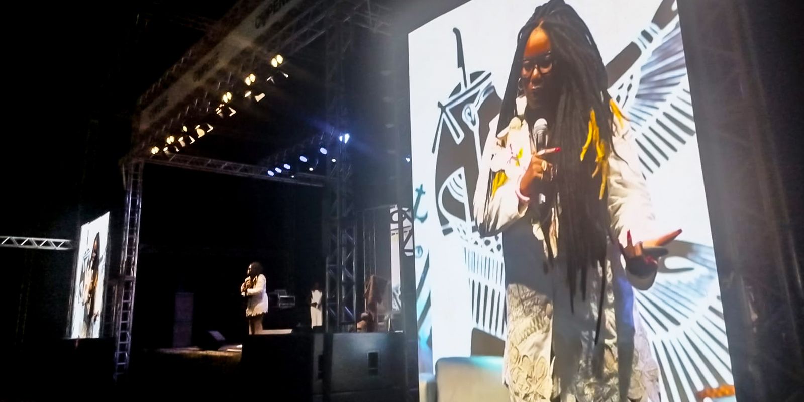 Carla Akotirene critica visão simplista do racismo no Brasil