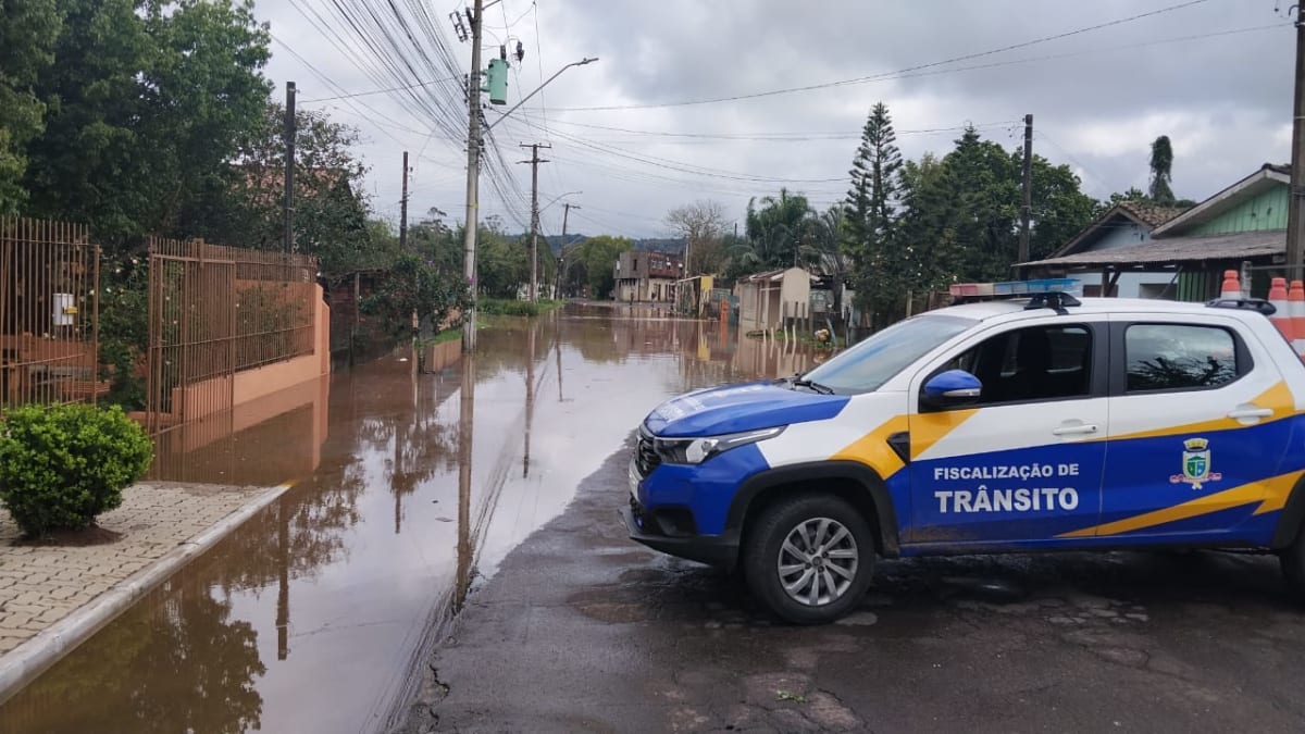 Temporal no Rio Grande do Sul deixa cinco feridos, 149 desalojados e danos em pontes e residências