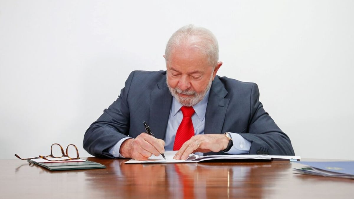 Lula assina criação do Pix Pensão Alimentícia para fortalecer direitos de mulheres, crianças e adolescentes