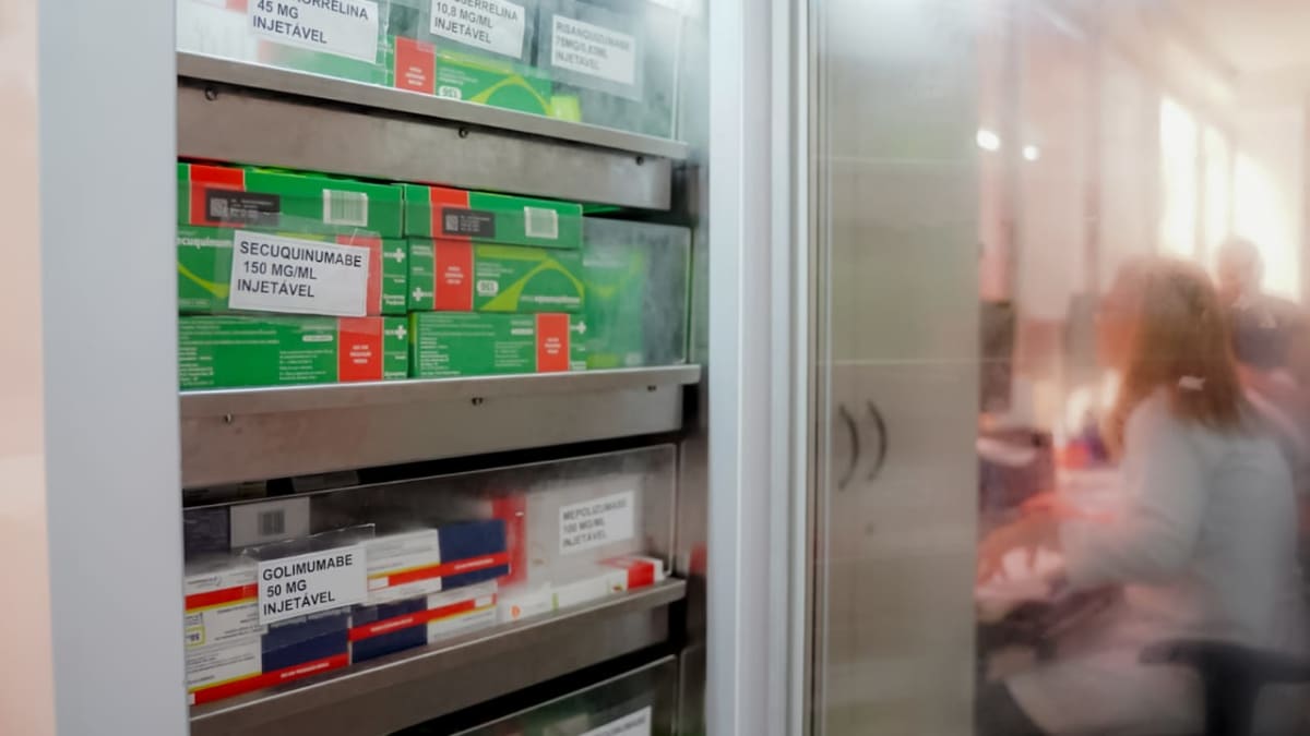 Oito medicamentos estão com estoque zerado no Cemac Juarez Barbosa em Goiás