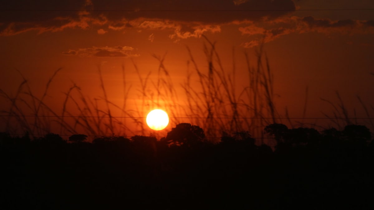 Tempo seco predomina em Goiás com temperaturas elevadas e baixa umidade