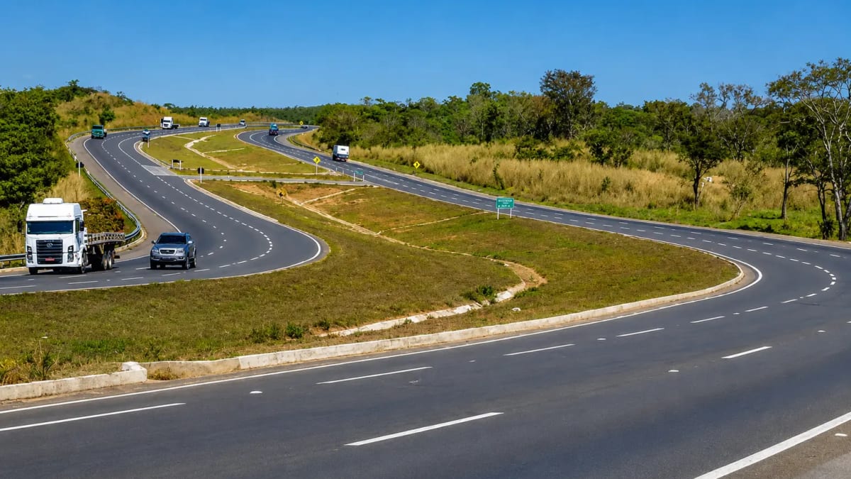 BR-060 é interditada no km 125 para remoção de veículo após acidente