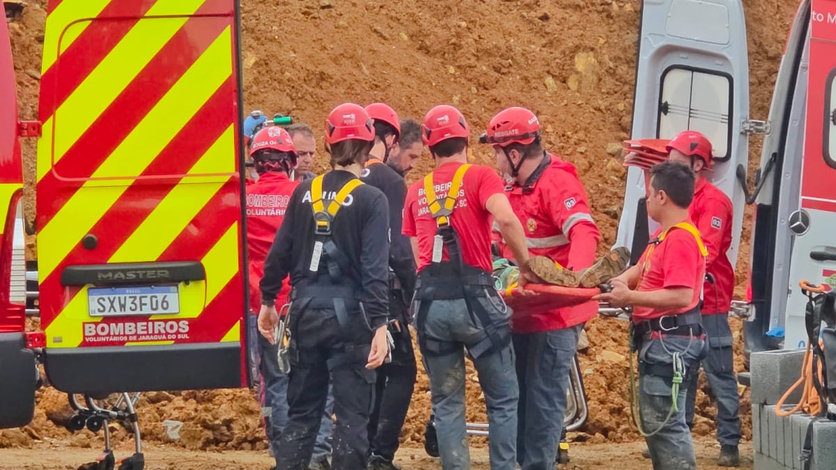 Homem é resgatado em estado grave após passar mal em poço em Jaraguá do Sul