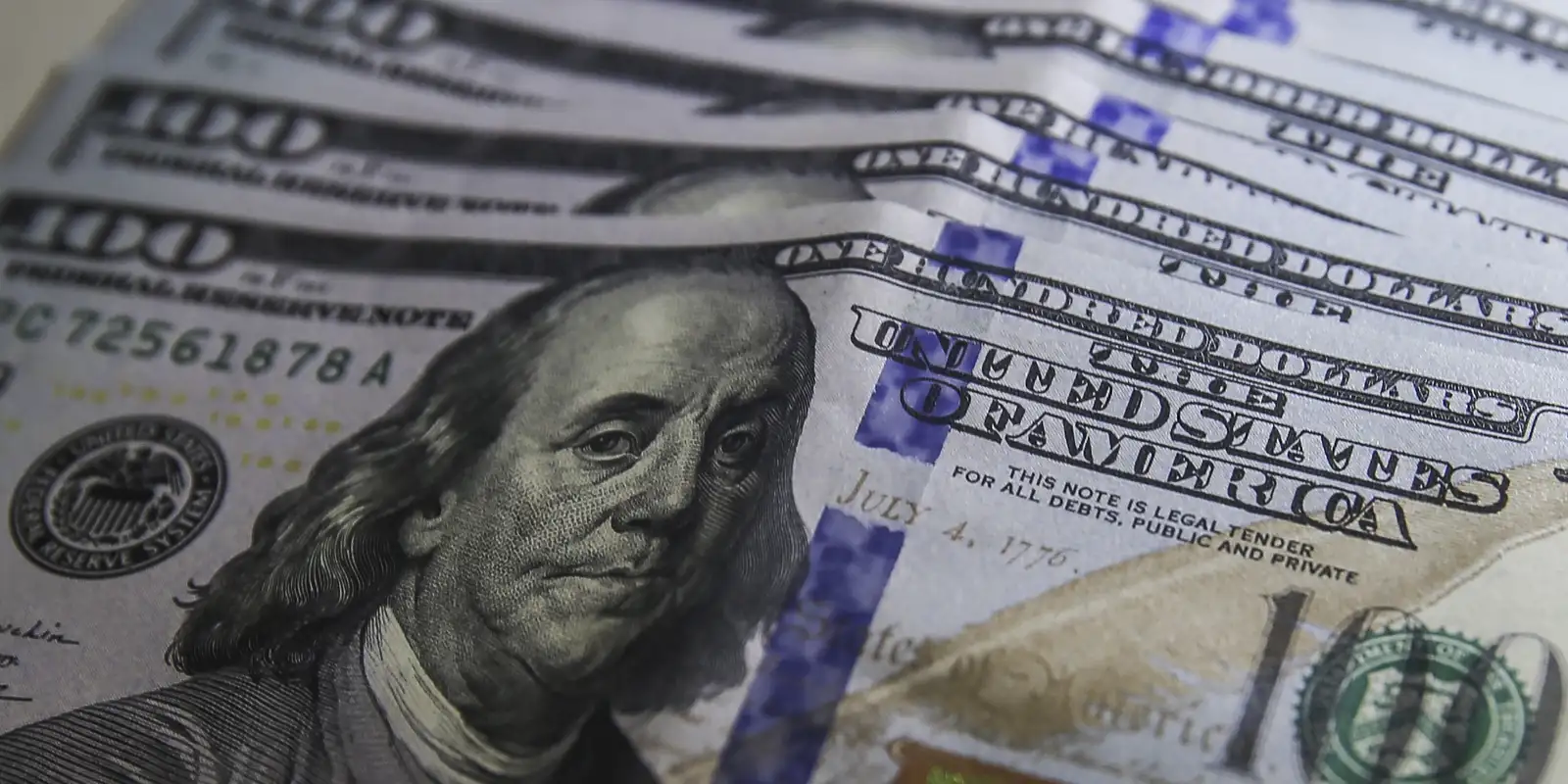 Dólar cai e bolsa recua após decisão do Fed com alta do petróleo