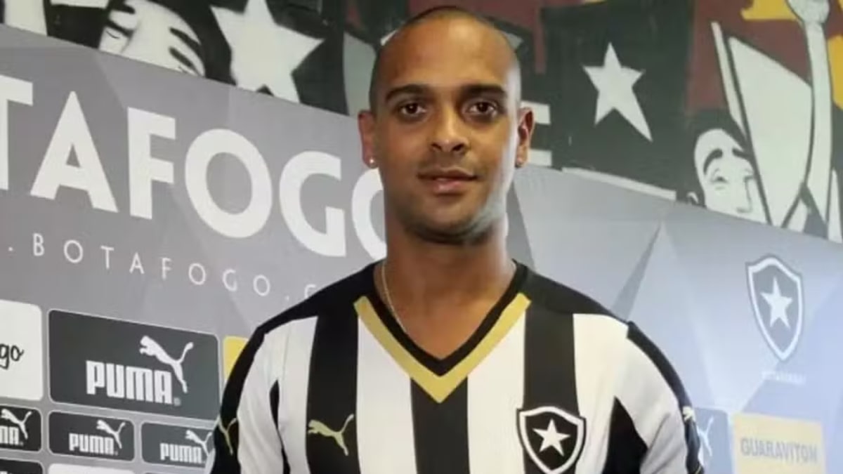 Ex-jogador do Botafogo morre em desabamento de muro durante ventania no Rio de Janeiro