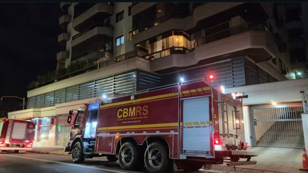 Bombeiros controlam princípio de incêndio em edifício residencial no Centro de Bento Gonçalves