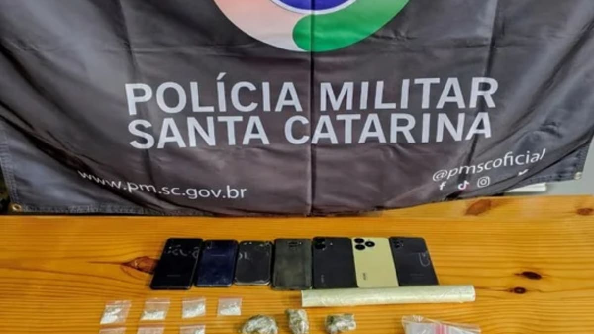 Jovem é preso por tráfico de drogas após tentativa de fuga em Timbó