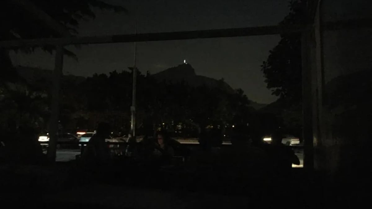Ventania deixa moradores do Rio de Janeiro sem luz por mais de 16 horas