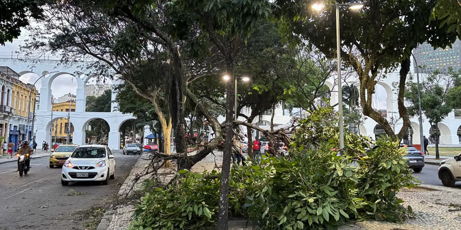 Fortes ventos causam estragos e mortes no Rio e em São Paulo