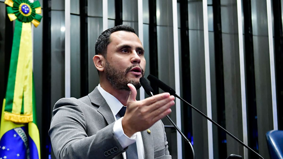 Senador Cleitinho reafirma pré-candidatura ao governo de Minas e nega acordo com Marcelo Aro