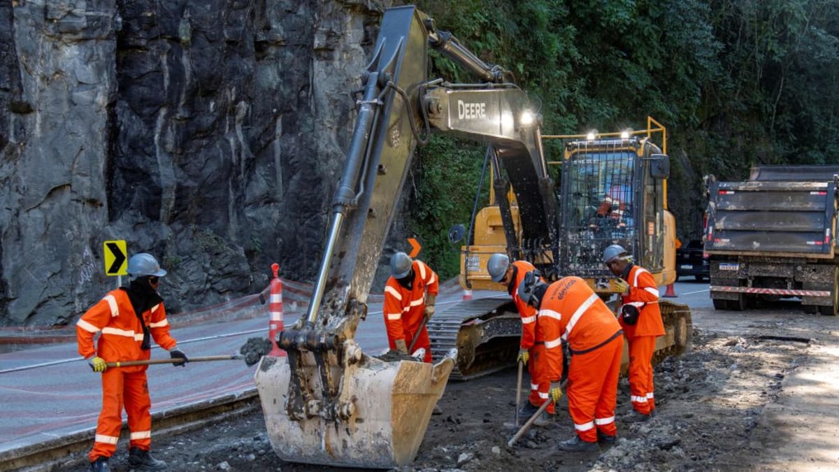 Elovias intensifica obras na pista de descida da Serra de Petrópolis na BR-040