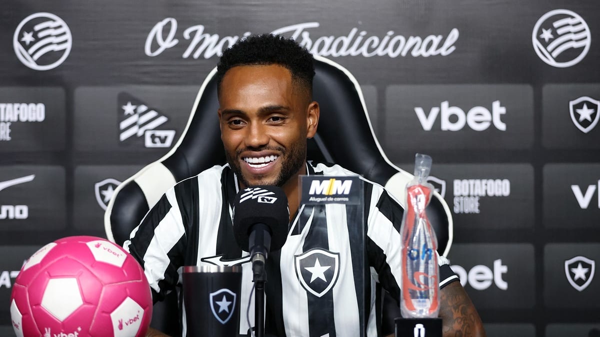 Danilo Pereira é apresentado como novo camisa 9 do Botafogo