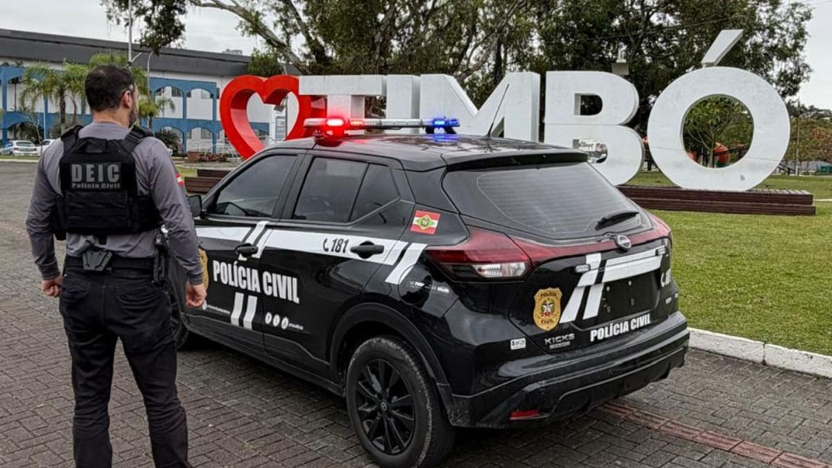 Polícia cumpre 16 mandados em investigação de pagamentos irregulares e desvio em postos de saúde de Timbó