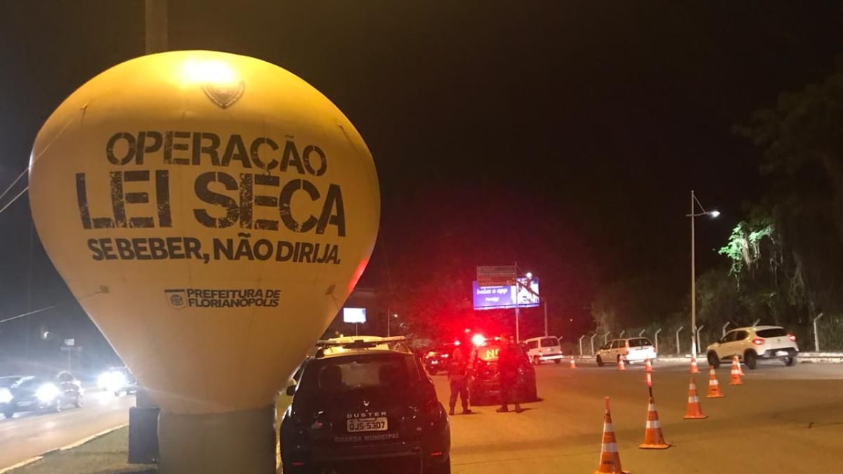 Guarda Municipal realiza blitz da Lei Seca em Coqueiros, Florianópolis