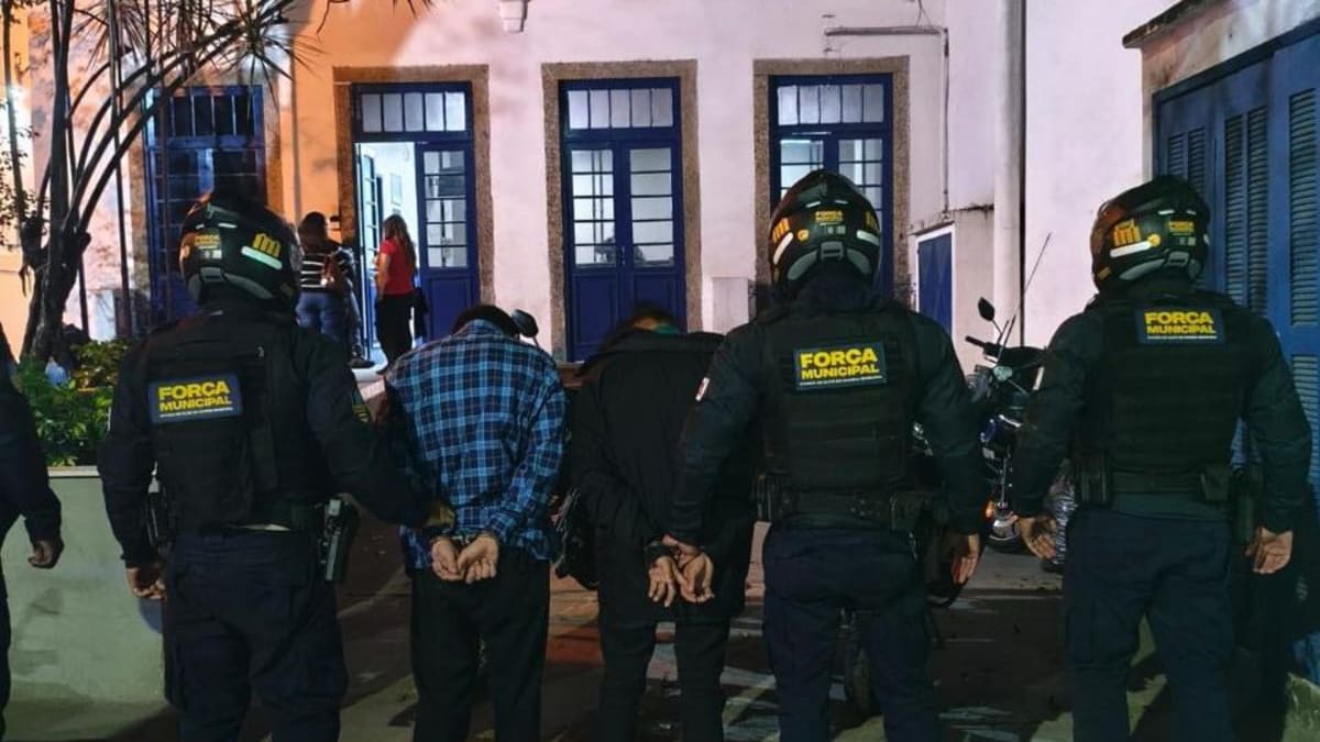 Força Municipal recupera motocicleta furtada e prende três homens em Botafogo