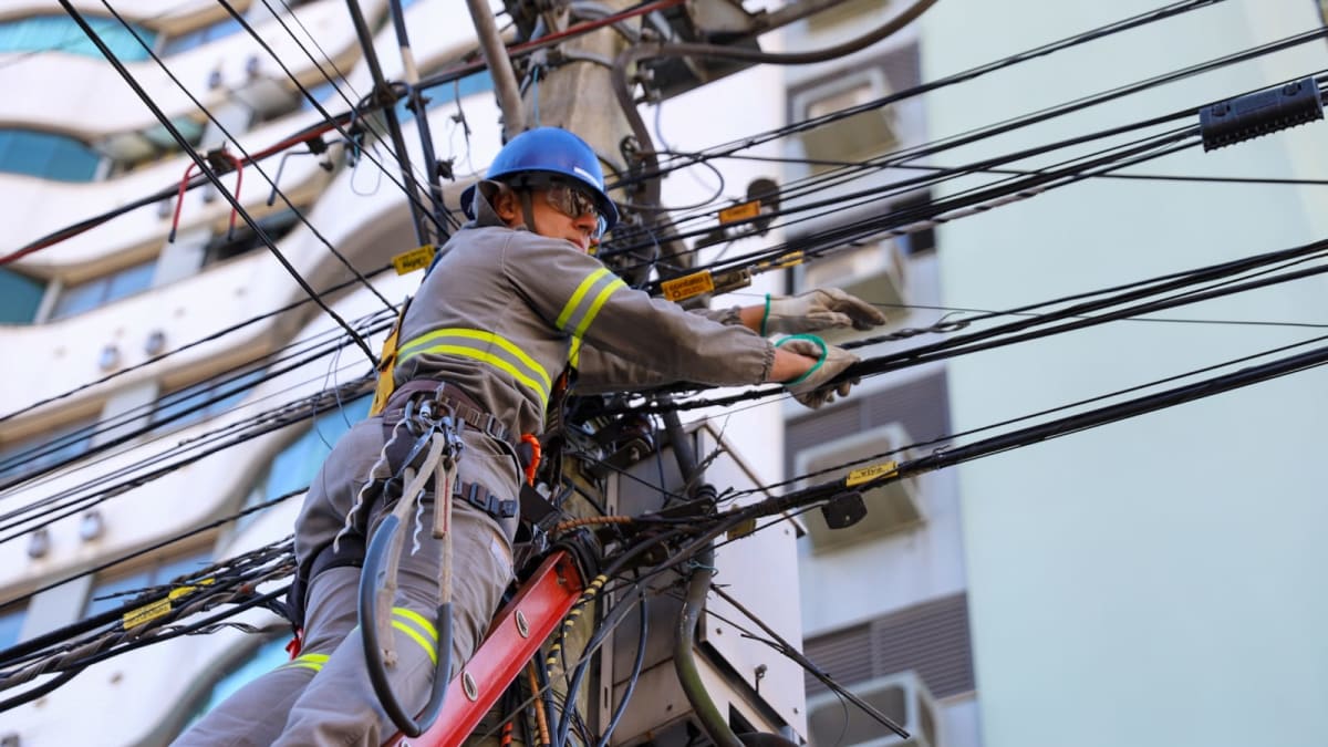 Criciúma realiza 10ª edição da Operação Limpa Fios com 400 kg de cabos recolhidos