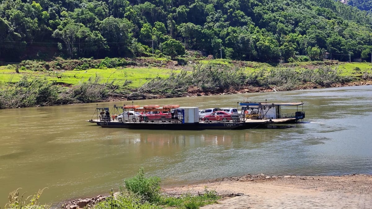 Balsa de Santa Bárbara retoma operação normal após elevação do Rio Taquari
