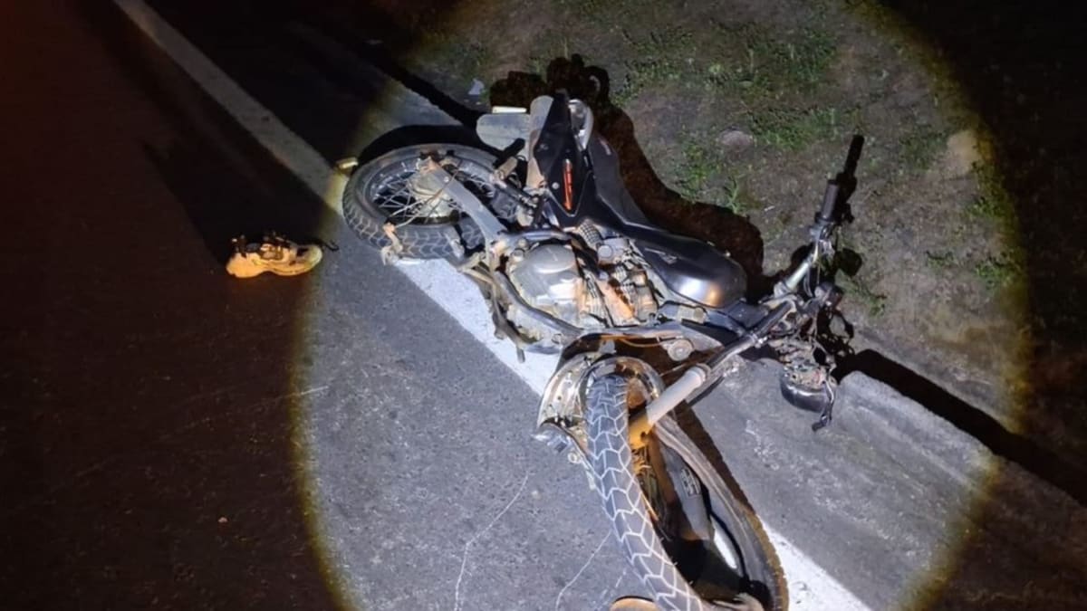 Motociclista morre após colisão com mureta na BR-116 em Além Paraíba