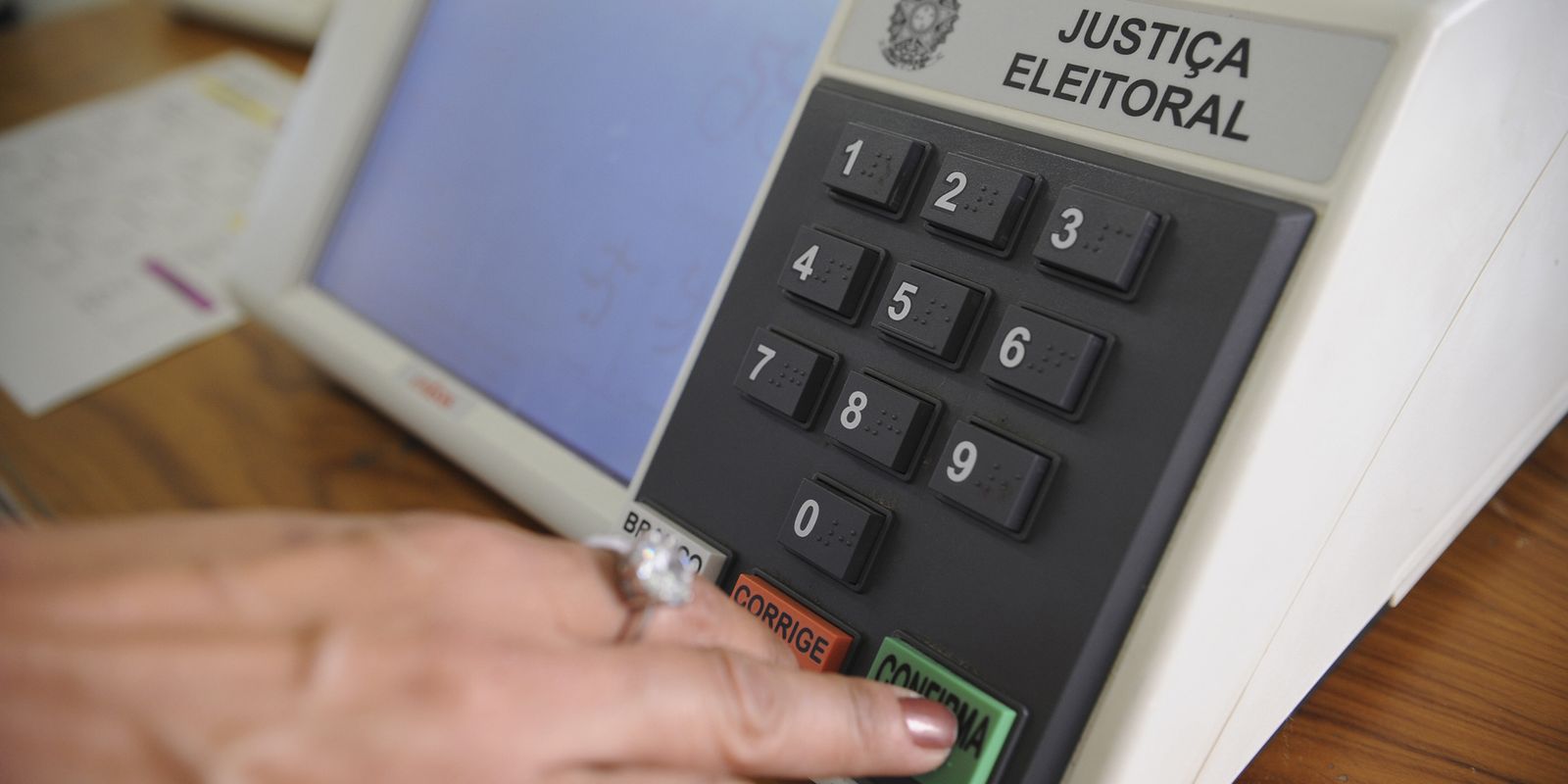 Mais de 12 milhões de eleitores vão às urnas no Rio em 2026