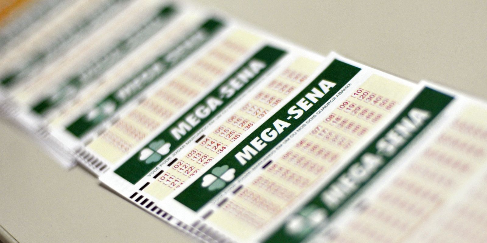 Mega-Sena sorteia prêmio de R$ 100 milhões neste domingo