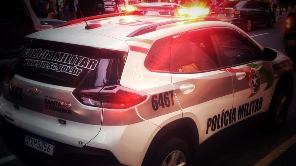 Homem é preso com maconha após tentativa de fuga em Jaraguá do Sul