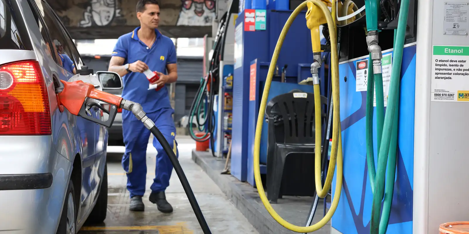 Gasolina com 32% de etanol chega aos postos neste sábado