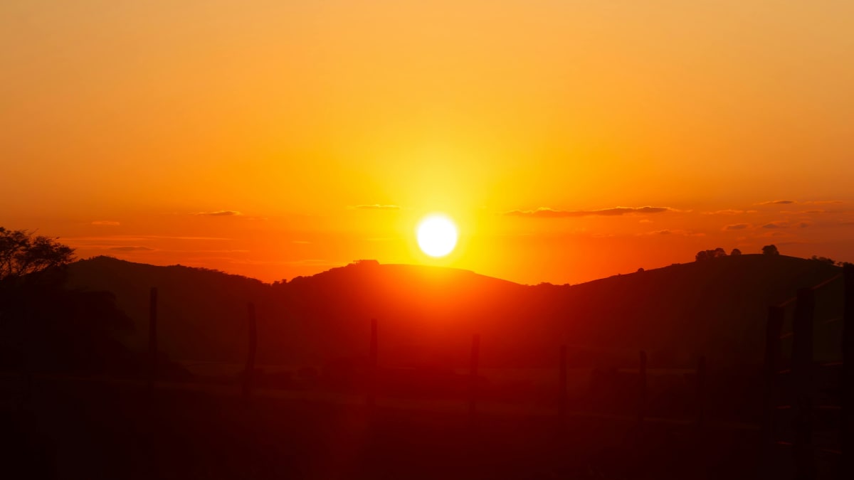 Frente fria provoca aumento de nebulosidade e chuva ocasional no Sul de Santa Catarina neste domingo