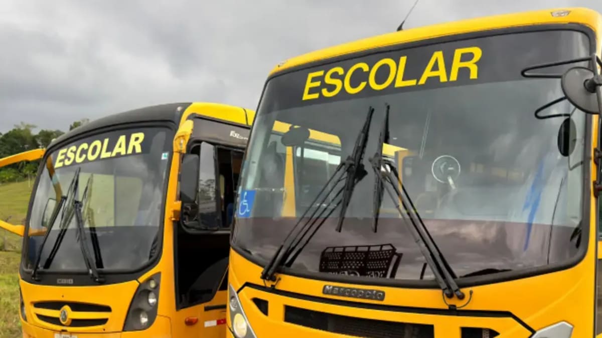 Seis ônibus do transporte escolar de Itajaí passam por manutenção completa para retomar atividades