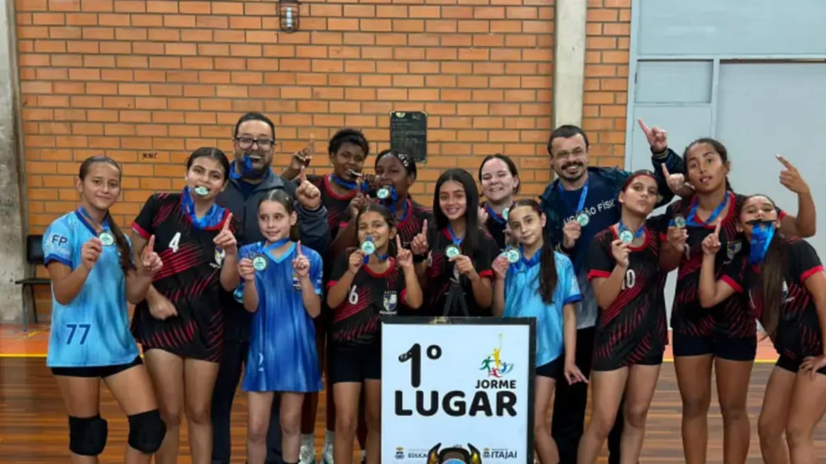 Handebol escolar mobiliza mais de 1.000 alunos em etapa dos Jogos da Rede Municipal de Itajaí