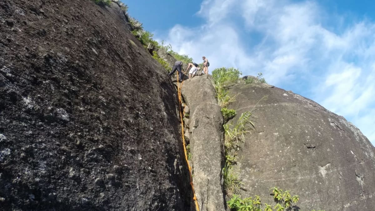 Tentativa de assalto na trilha do Pico do Perdido deixa trilheiro ferido e fecha parque na Zona Norte do Rio