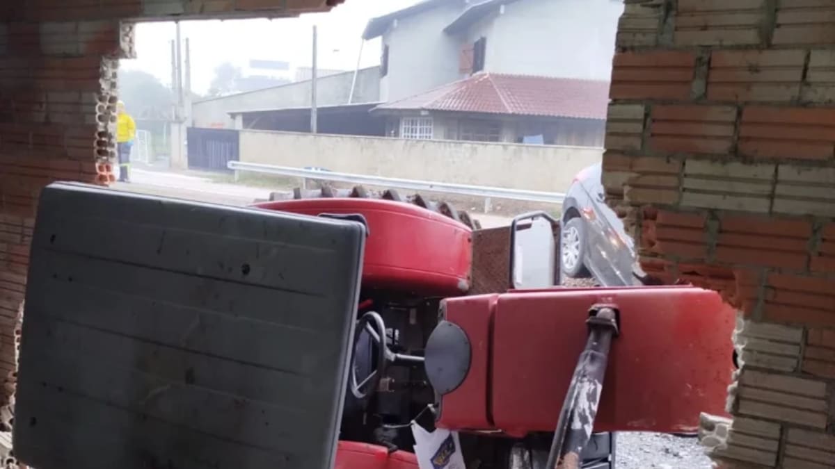 Acidente entre carro e trator deixa sete feridos na SC-281 em Ituporanga