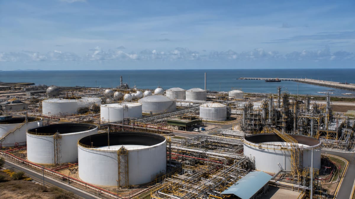Saudi Aramco registra lucro líquido ajustado de US$ 33,4 bilhões no