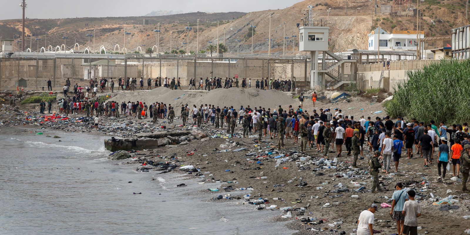 Marrocos é responsabilizado por migração em massa para enclaves espanhóis
