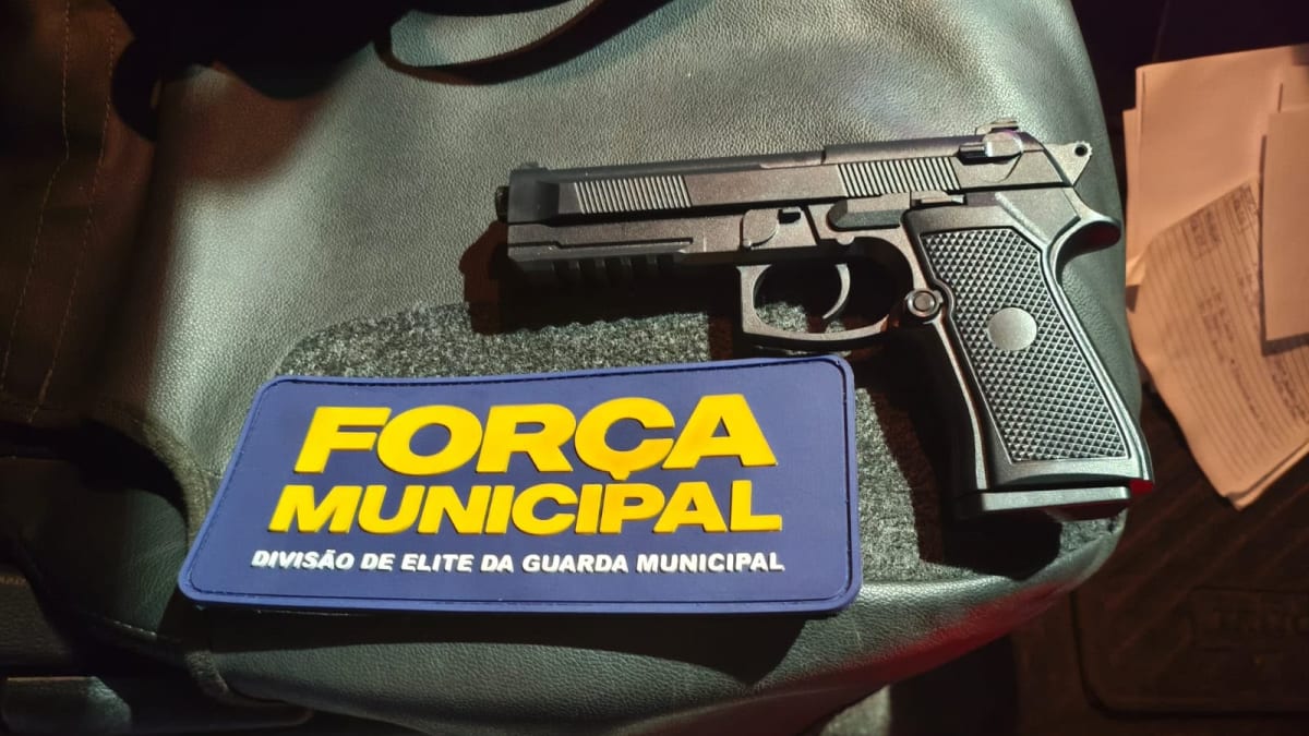 Força Municipal prende homem e apreende adolescente com simulacro no Centro do Rio