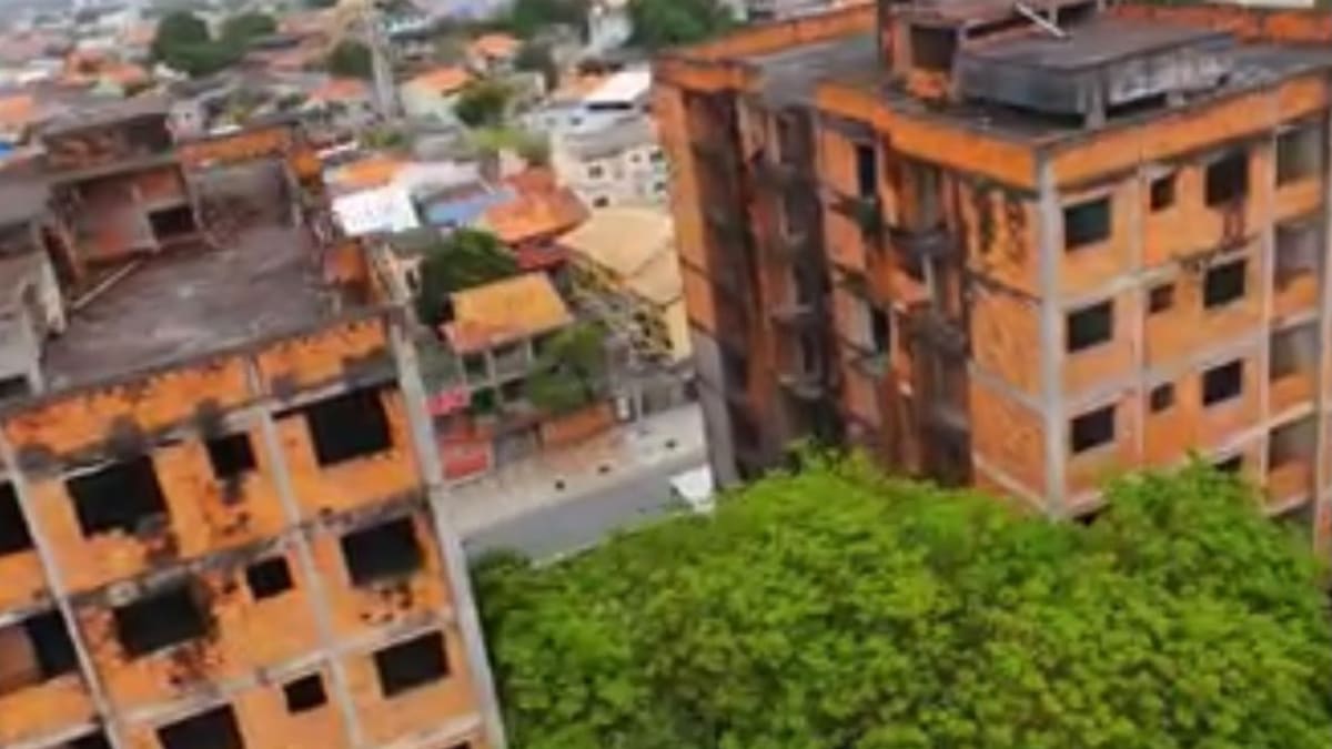 Moradores de Campo Grande pedem demolição de prédios abandonados na Rua Vitor Alves