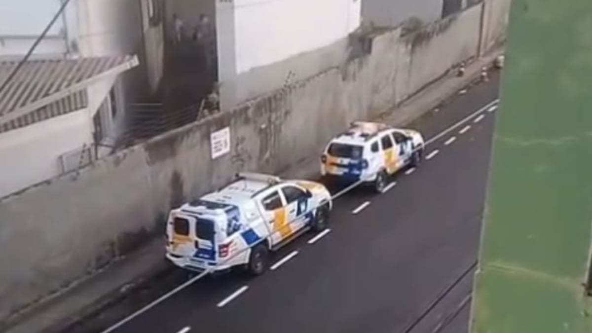 Motorista atropela homem após consertar pane elétrica em caminhão em Vila Velha