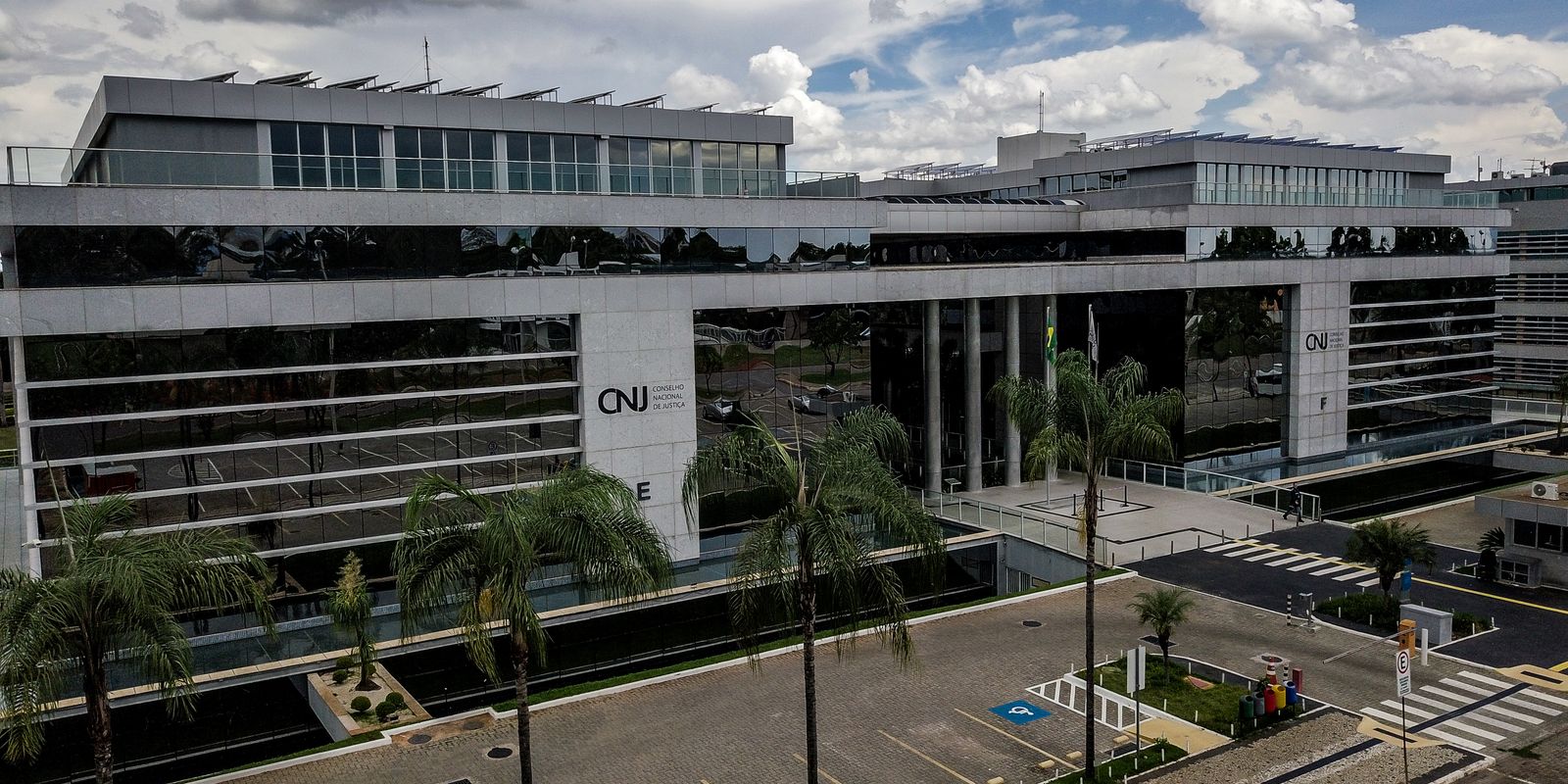 CNJ aprova fim da aposentadoria compulsória para juízes