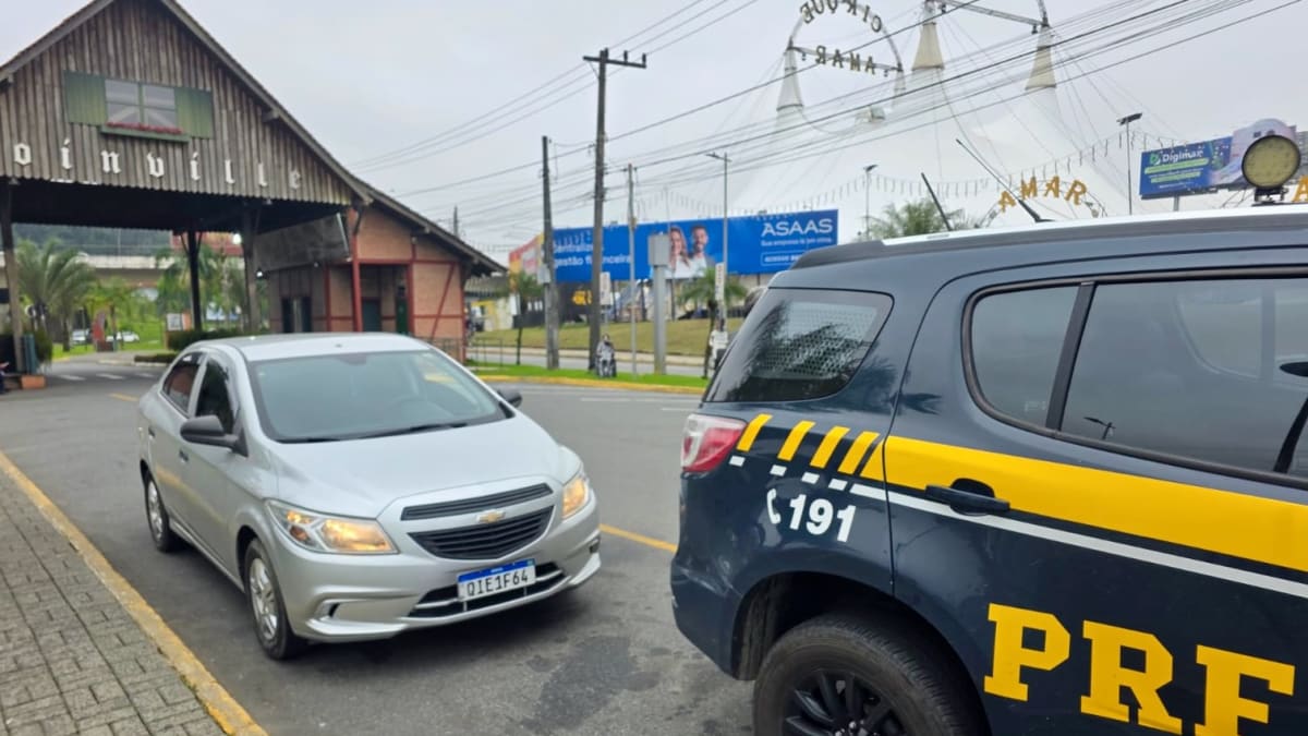 PRF prende homem com carro furtado na BR-101 em Joinville