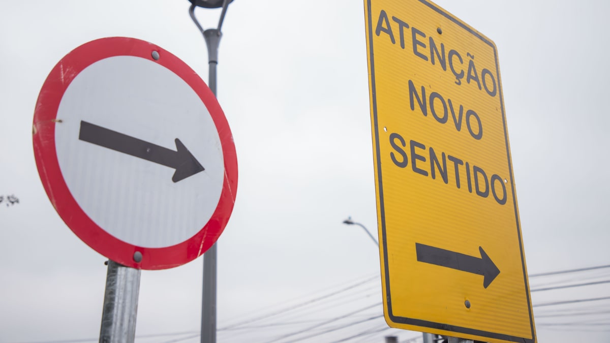Trânsito na Rua Barão do Rio Branco, em Curitiba, terá sentido único a partir desta quarta - feira