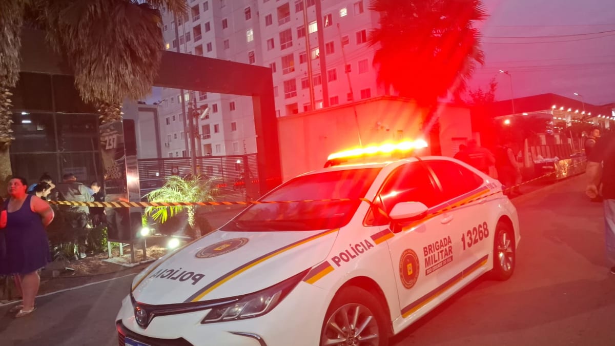 Disparo atinge guarita de segurança durante ataque em frente a edifício no Rio Grande do Sul