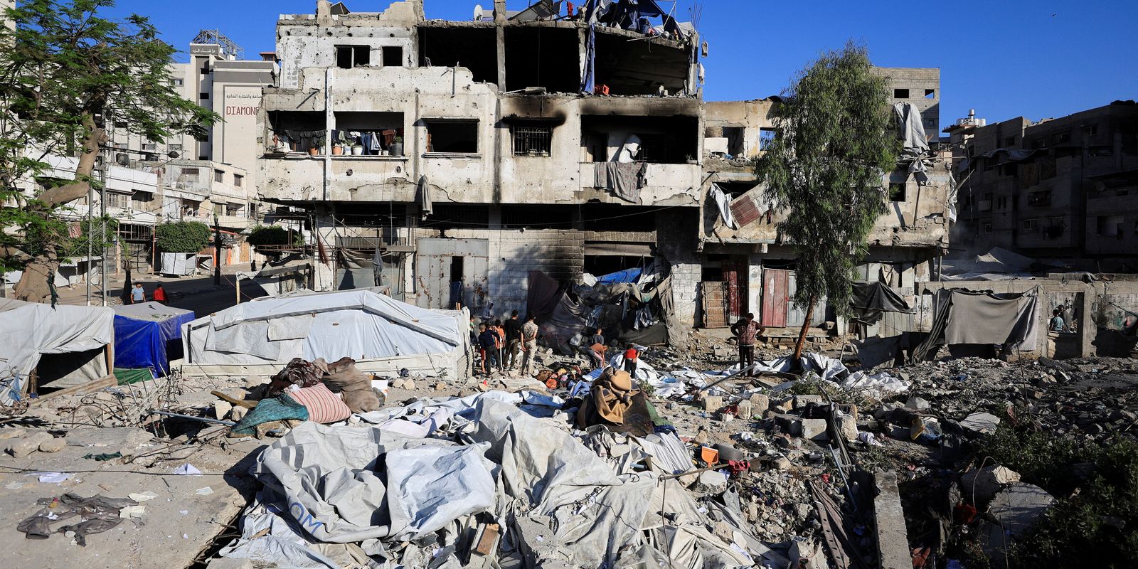 Funeral coletivo de 112 corpos na Faixa de Gaza após ataque israelense