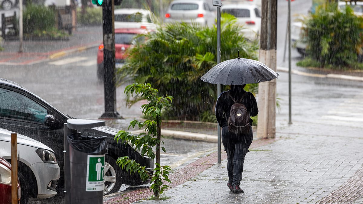 Santa Catarina enfrenta risco moderado de temporais com chuva e ventos isolados nesta quarta-feira