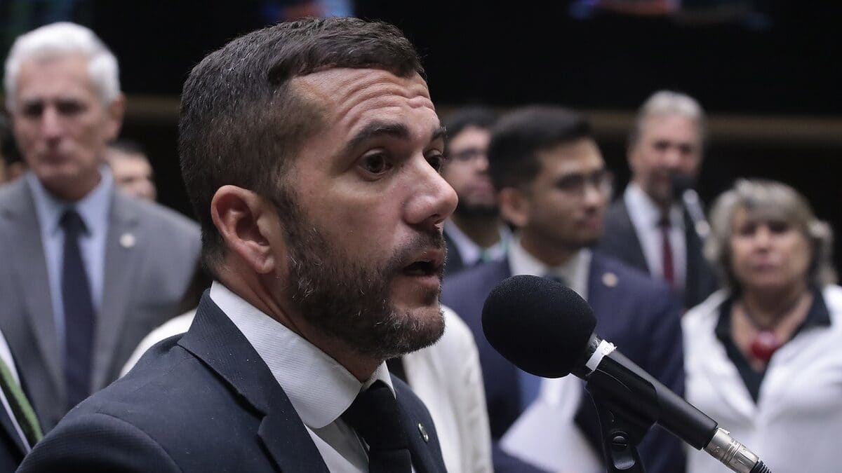 Flávio Bolsonaro confirma Carlos Jordy como candidato ao Senado pelo Rio de Janeiro