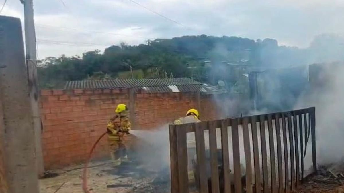 Homem é suspeito de atear fogo em imóvel e ameaçar funcionário em instituição de ensino em investigação por violência doméstica