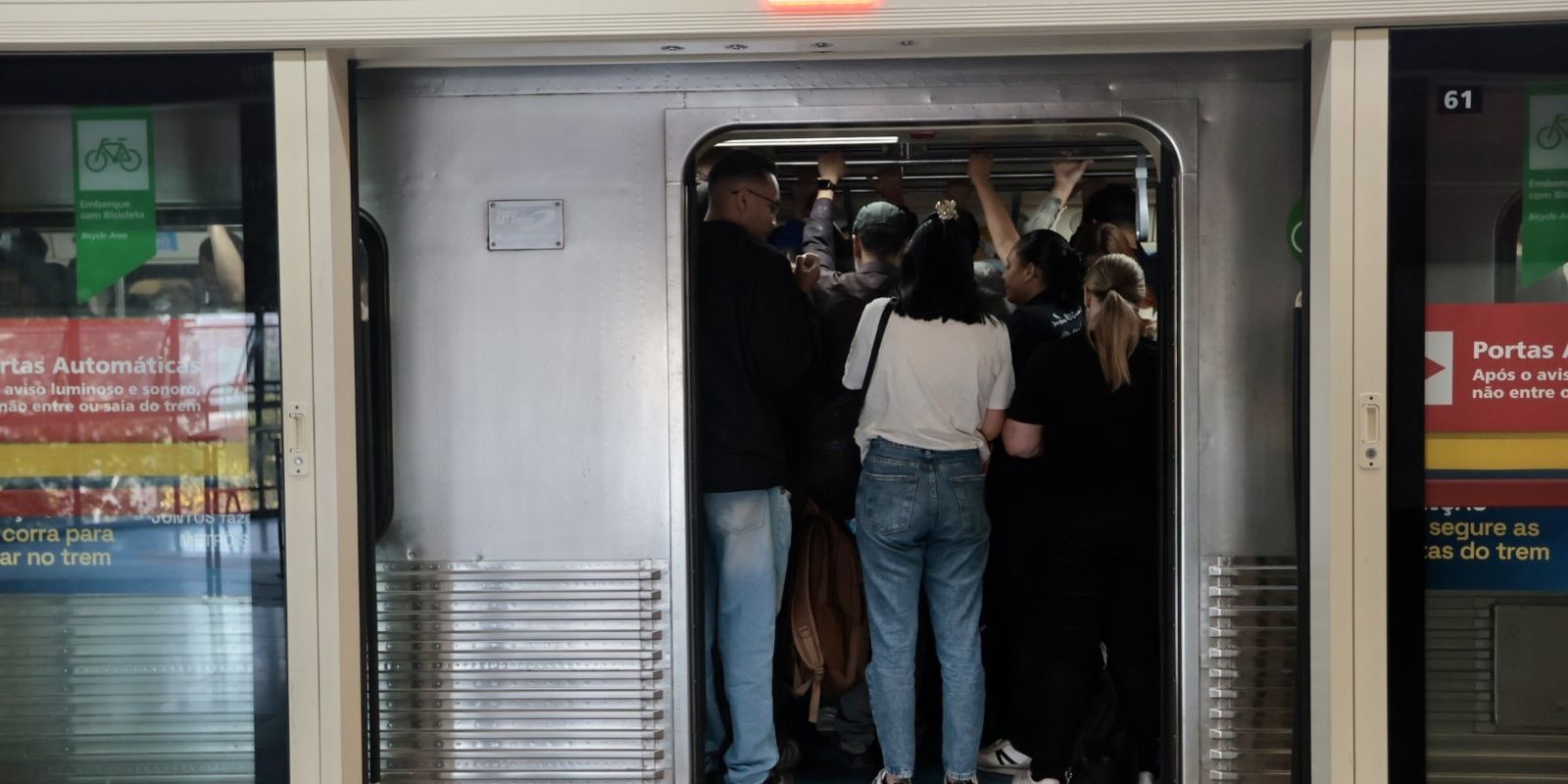 Greve da CPTM afeta rotina de usuários em São Paulo