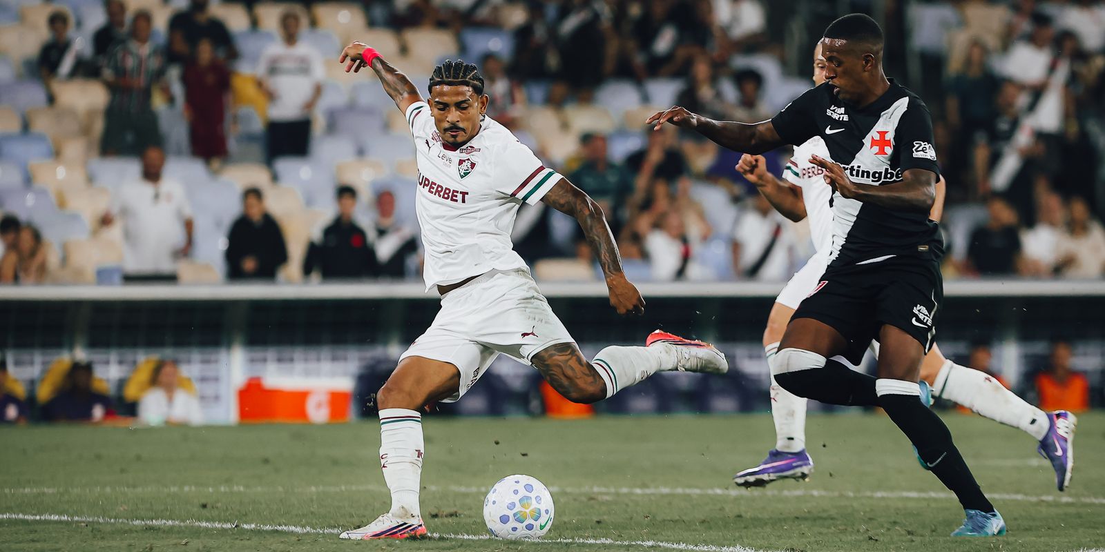 Atlético Mineiro e Santos avançam com gols nos acréscimos na Copa do Brasil