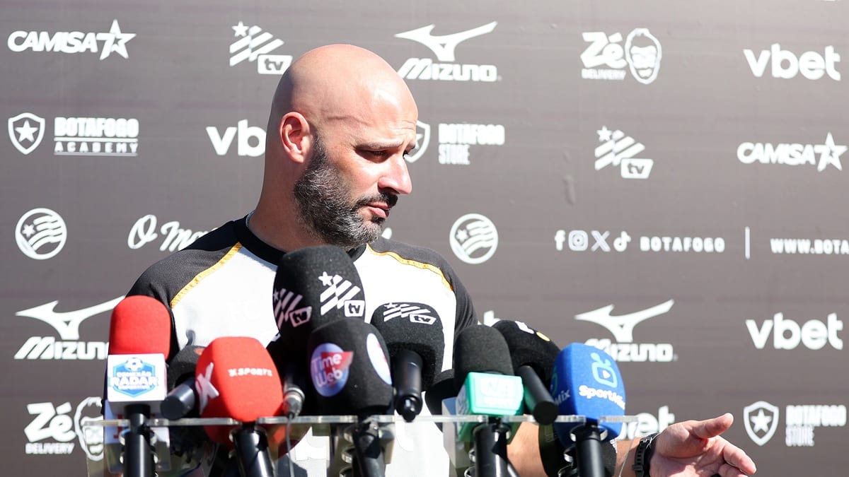 Técnico Franclim Carvalho descarta Botafogo como candidato ao título do Brasileirão 2026